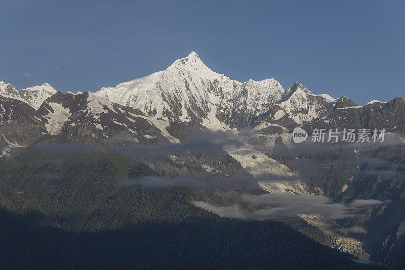 中国云南雪山