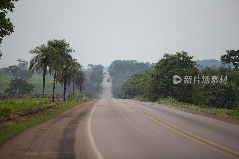 巴西的空旷道路