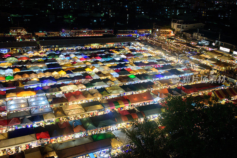 Ratchada火车夜市，泰国曼谷