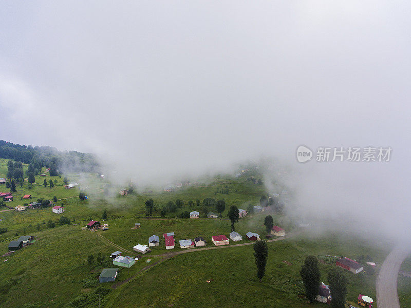 云下山村鸟瞰图