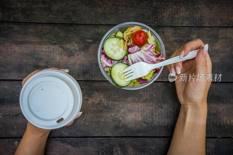 塑料杯沙拉