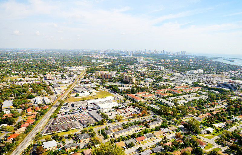 迈阿密郊区鸟瞰图。