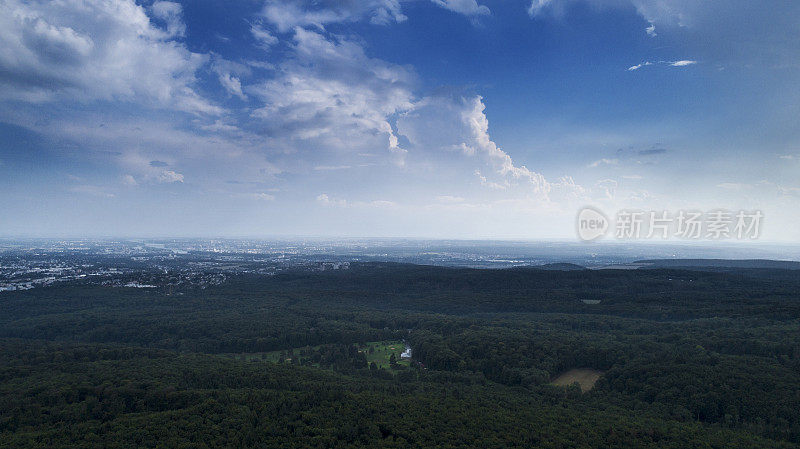 全景鸟瞰图威斯巴登，莱茵高陶努斯地区，德国