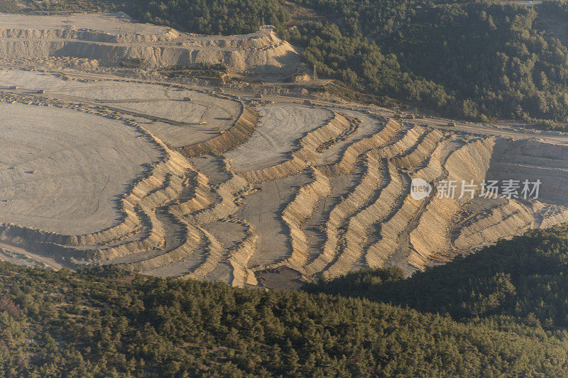 土耳其博德鲁姆附近的戈科娃湾爱琴海沿岸的燃煤热电厂