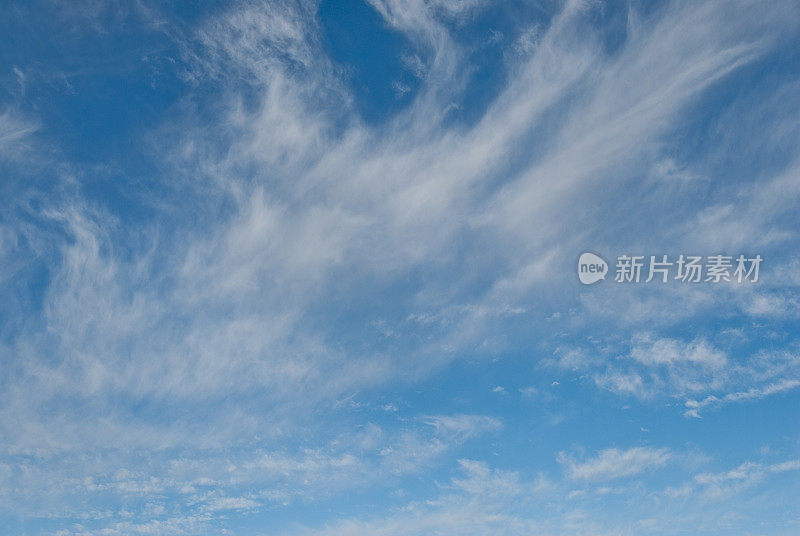 蓝天中的卷云