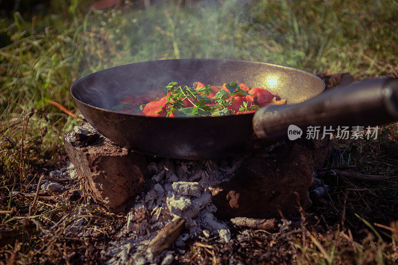 为营员准备午餐