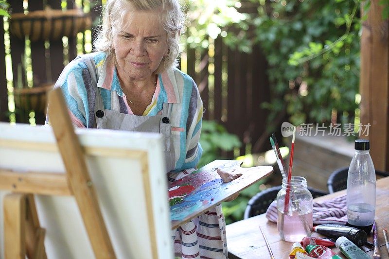 70岁的女人喜欢艺术