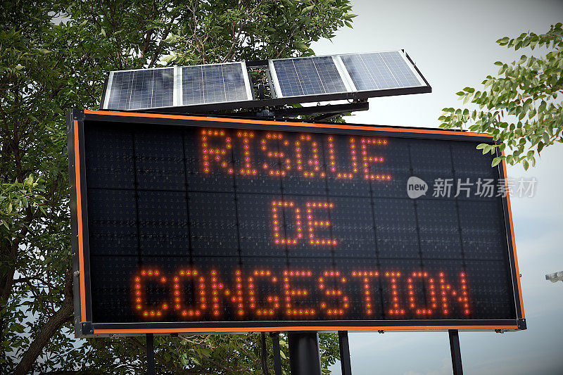 交通拥堵，道路堵塞导致魁北克显示法国有伤风化的拥堵