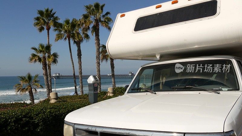 自驾游用的房车。美国加州海洋海滩。露营车，房车房车房车。