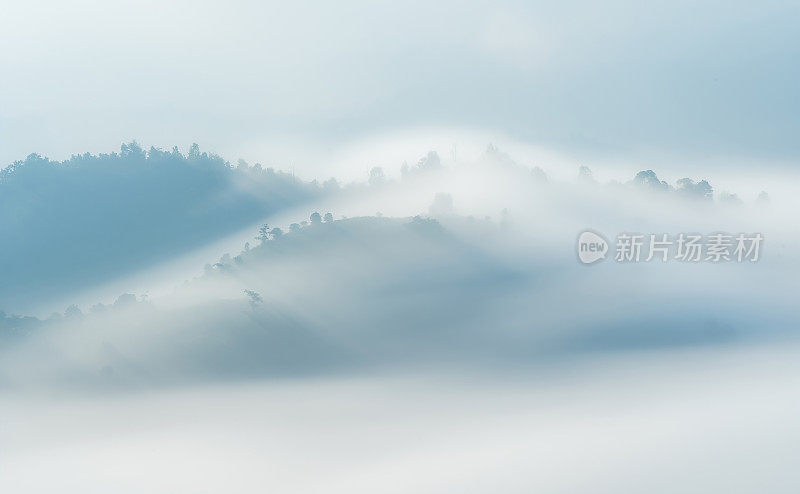 越南林东省宝禄镇林魁帕庵宝塔附近的山谷和山的美丽景色