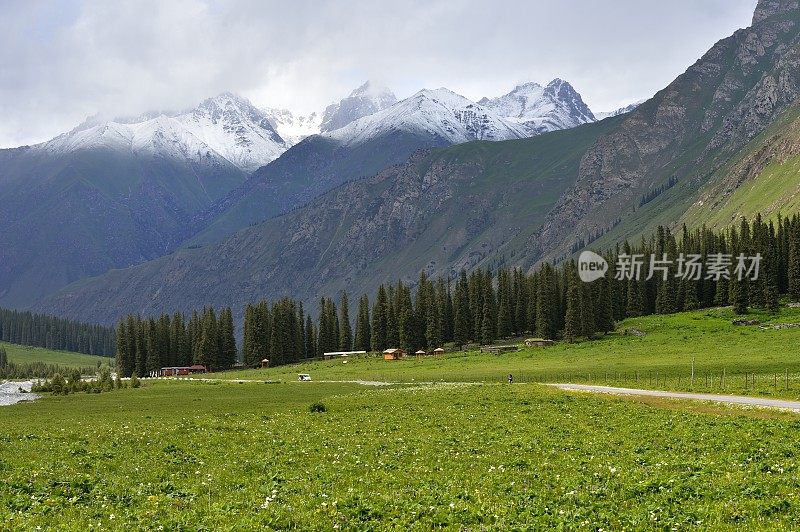 昭苏夏季塔风景区位于新疆维吾尔自治区