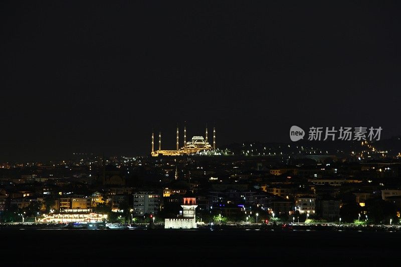 博斯普鲁斯海峡，少女塔，卡姆利卡的夜景