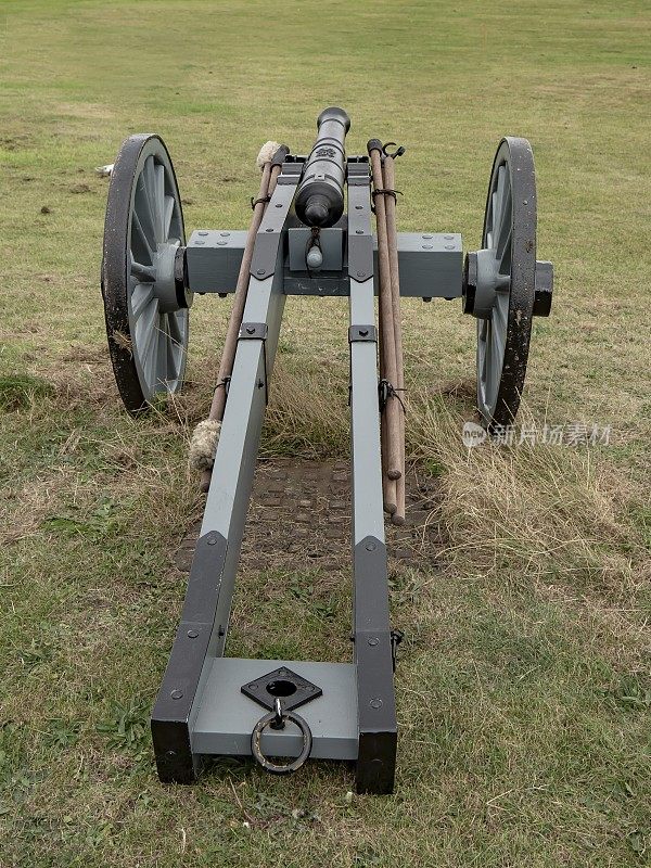 18世纪詹姆斯二世人在公共场合重演大炮。