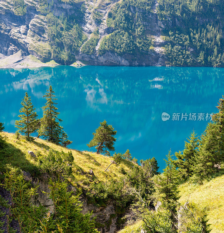 奥埃斯奇宁湖的景色，它是阿尔卑斯山最美丽的山地湖泊之一