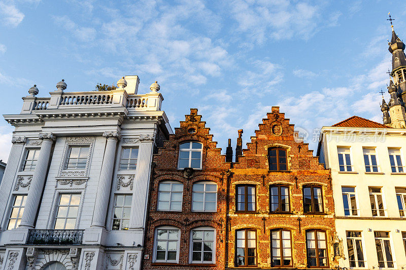 欧洲比利时佛兰德斯的科特赖克中心的历史房屋立面