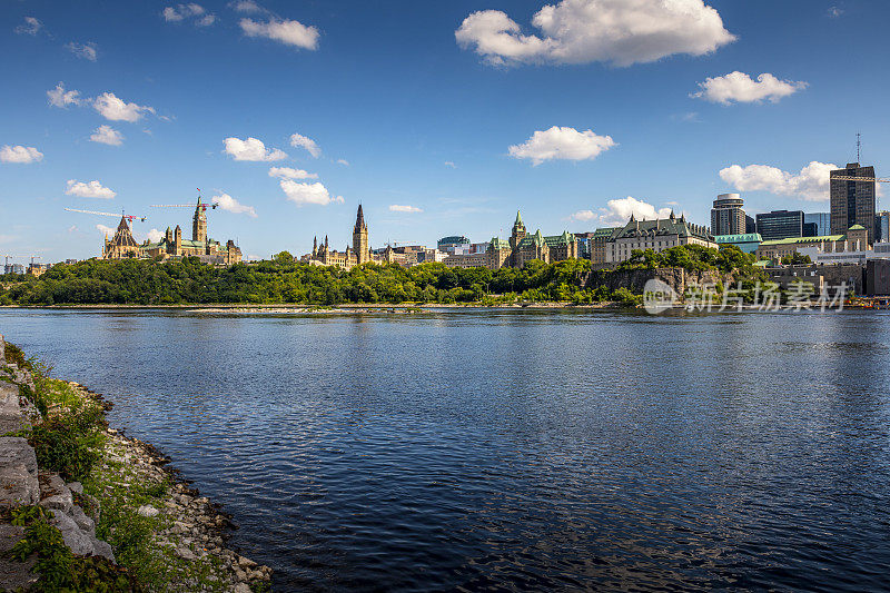 渥太华河和渥太华城的风景