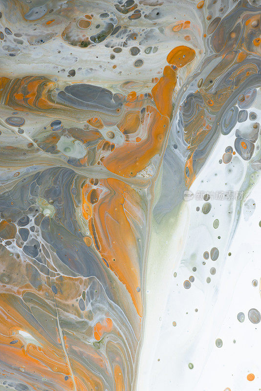 丙烯倒抽象艺术-橙色，绿色，白色