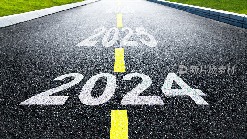 2024年、2025年和2026年的新年都在柏油路上