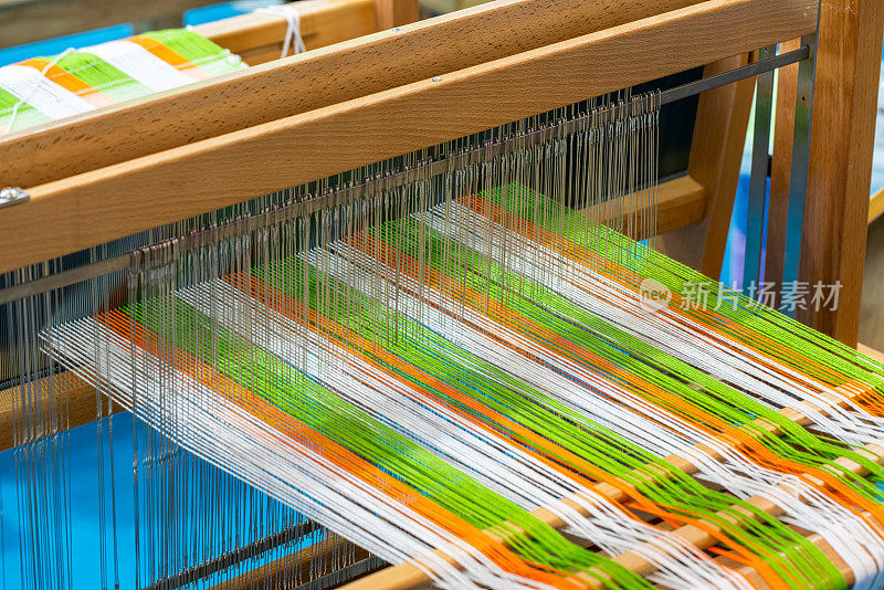 织布机近景。编织