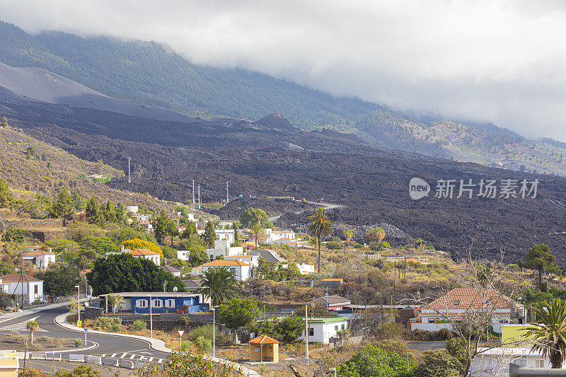 康伯雷别哈火山。火山灰覆盖了埃尔帕索村。