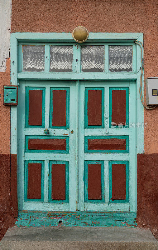 安纳托利亚的历史彩色木制外门