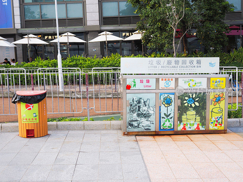 一套可选择性收集废物的垃圾桶，香港