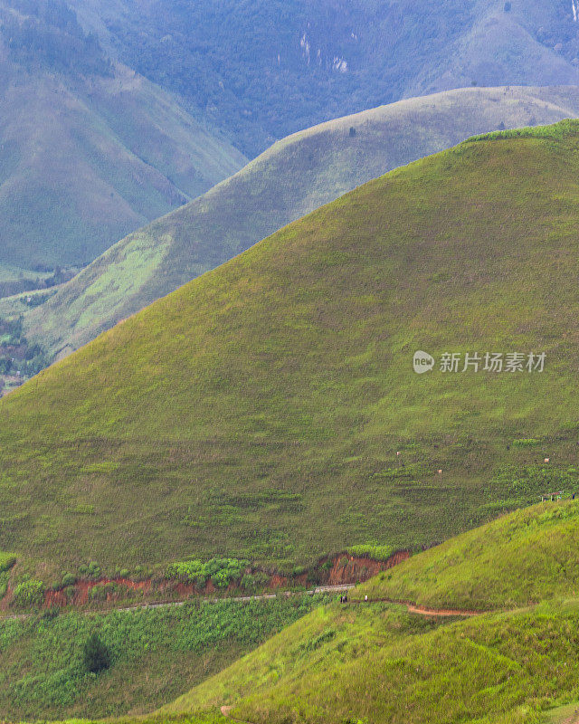 北苏门答腊Samosir摄政，鸟羽湖，Holbung山的美景