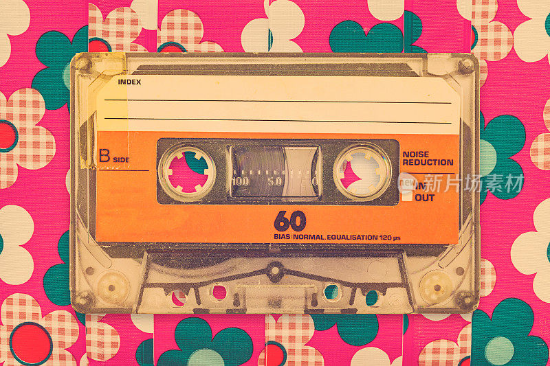 复古的橙色音频盒式磁带