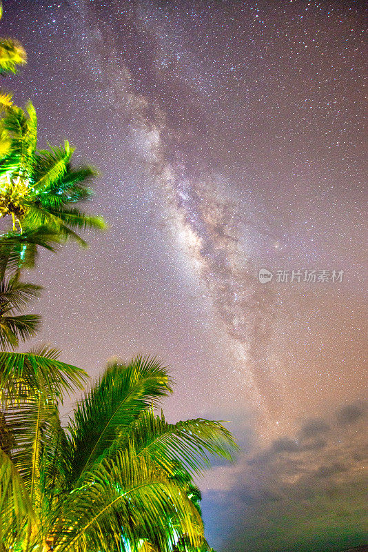 热带岛屿上令人惊叹的夜空