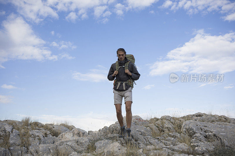 在山中旅行