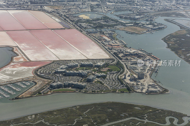 沼泽和盐湖鸟瞰图附近的红杉市，美国加州，美国