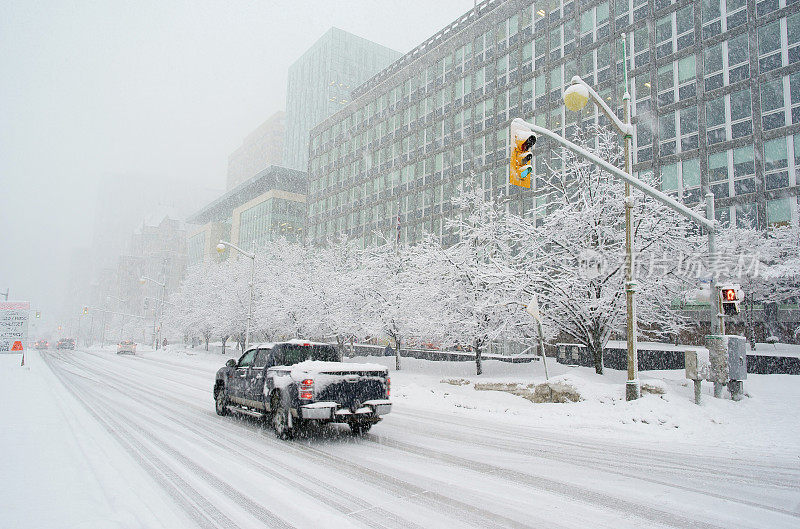 雪下的城市，渥太华