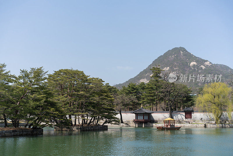 韩国首尔庆福宫的湖