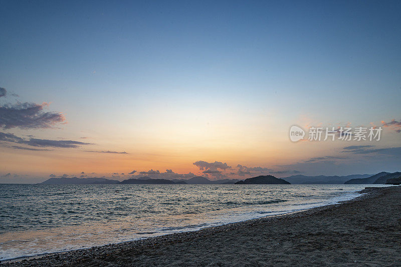 土耳其，费提耶地区，爱琴海上的日落。