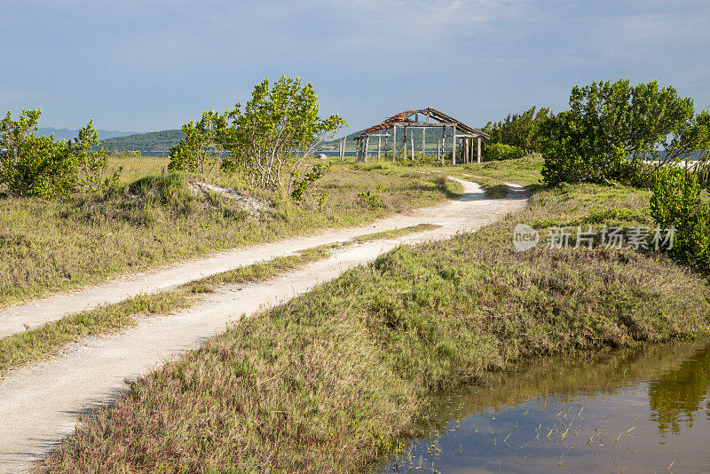 废弃建筑圣佩德罗村泥路