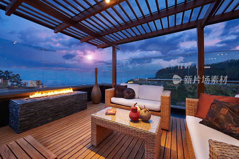 室内设计:美丽的现代阳台休息室与藤架在