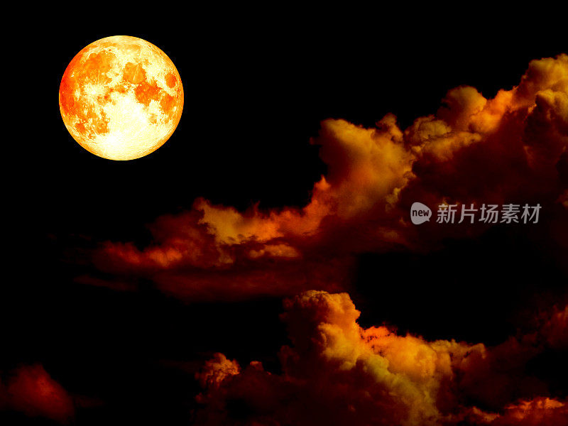 金色夜空中的超级血月