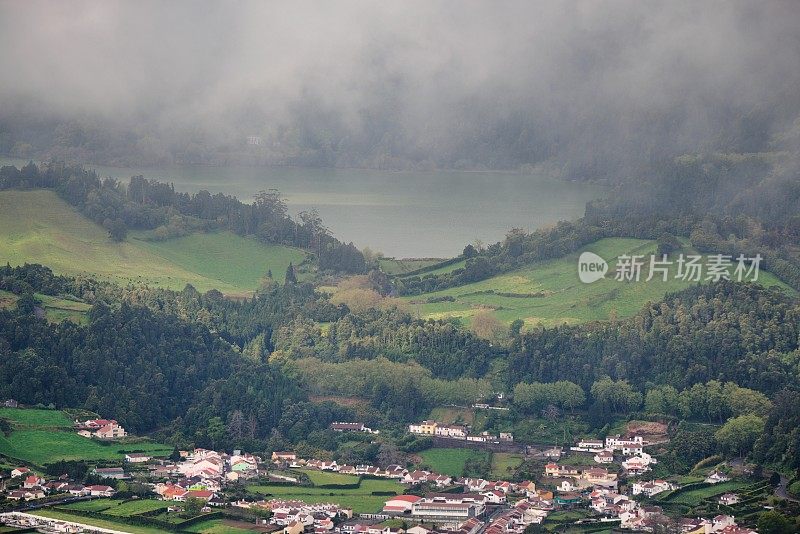 圣米格尔弗纳斯湖从上面