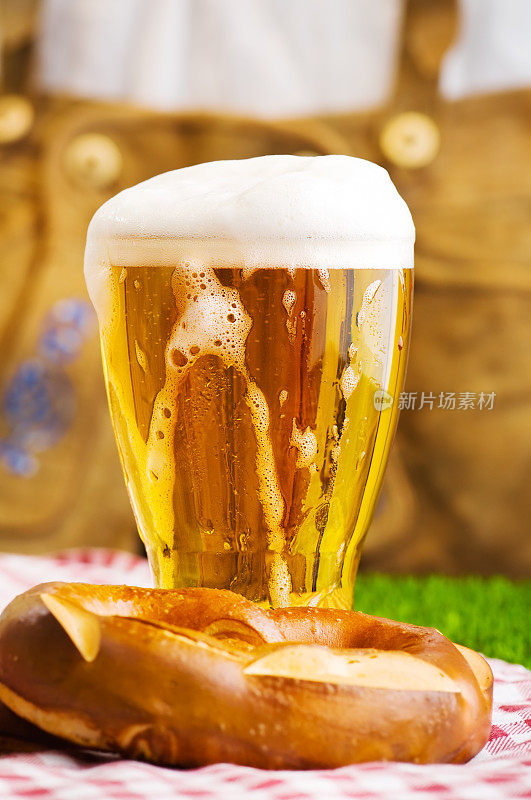 一杯weiss啤酒。