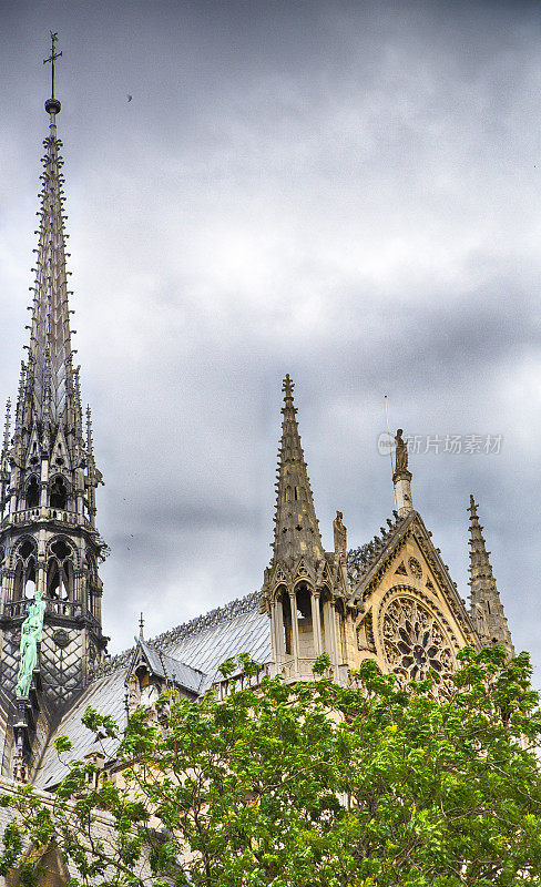 巴黎圣母院尖顶