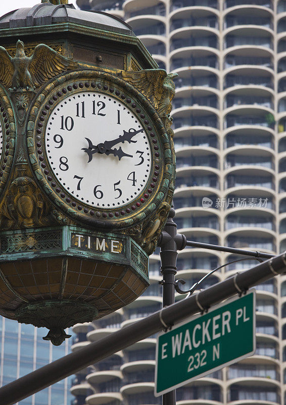 芝加哥E瓦克大道上的华丽时钟