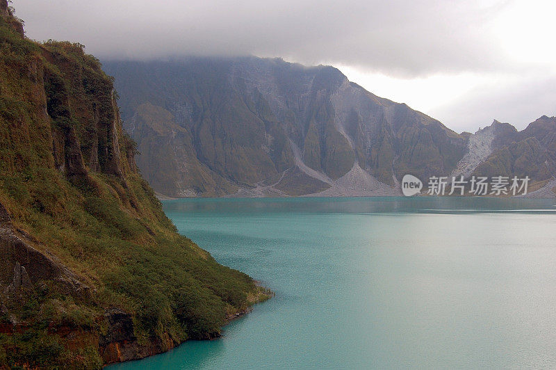 菲律宾吕宋岛皮纳图博火山火山口