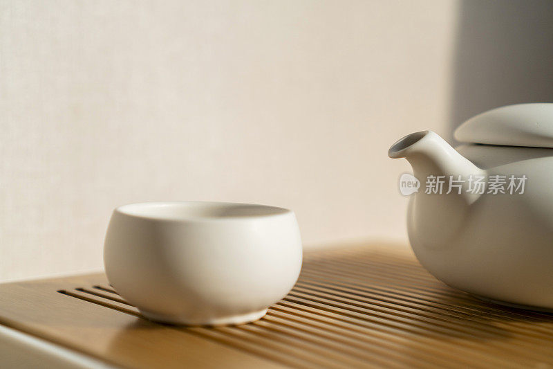 陶瓷茶壶和茶杯