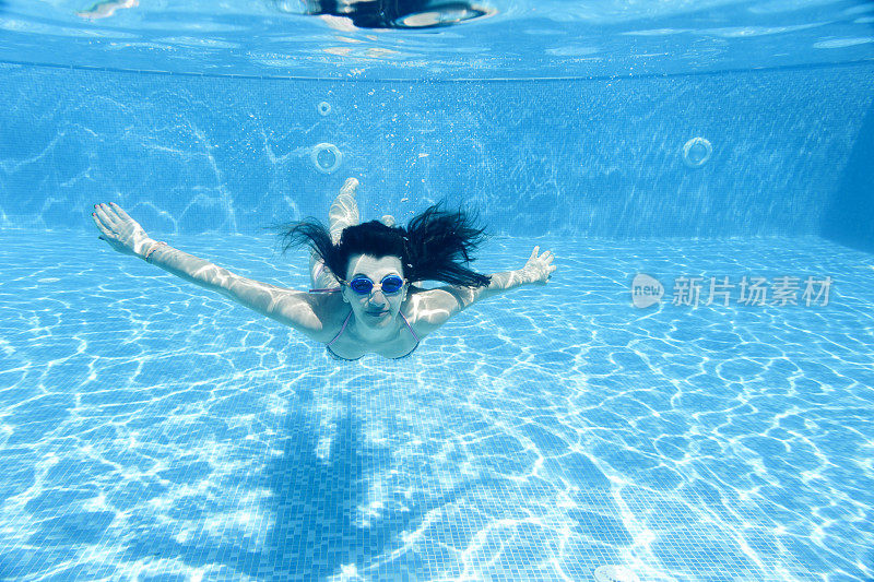女子游泳运动员