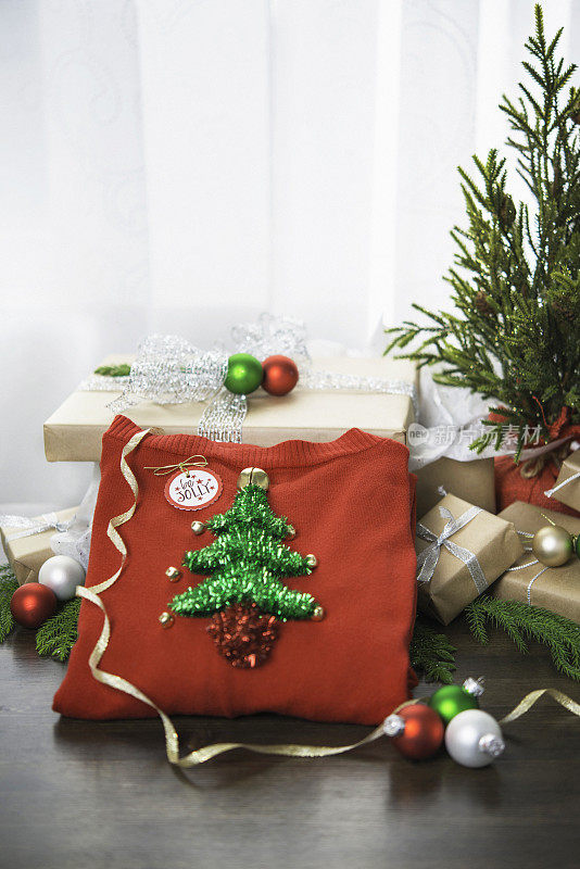 你想转送的自制圣诞礼物:丑陋的圣诞毛衣
