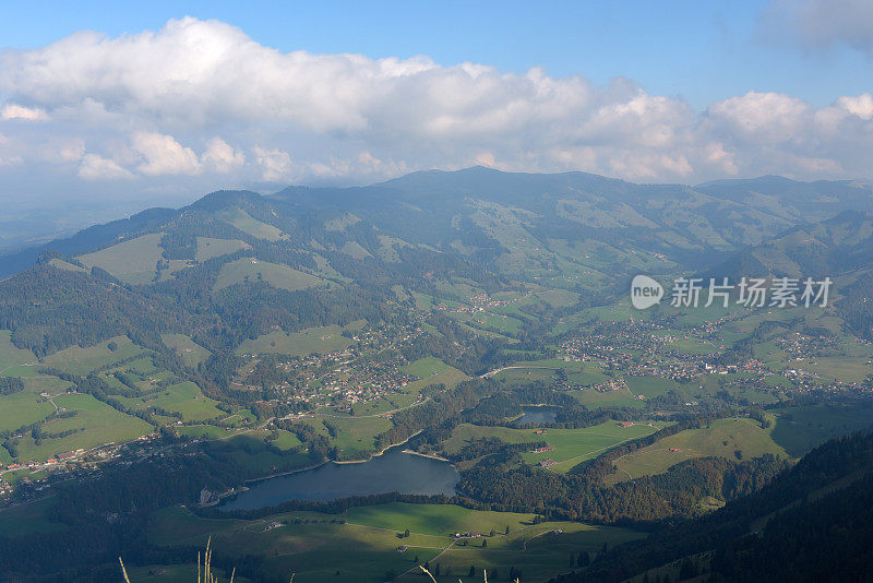 格鲁耶尔风景(蒙特萨尔文湖)