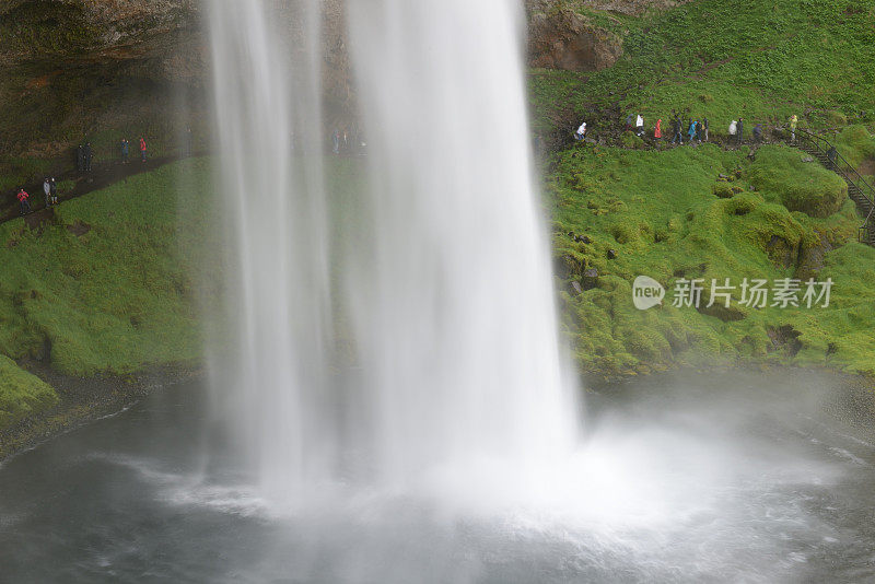 在冰岛Seljalandsfoss