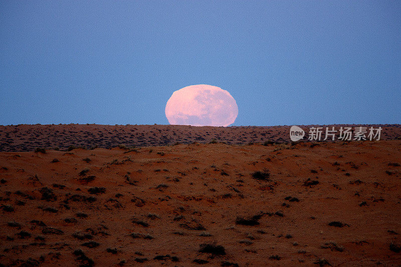 辛普森沙漠的月亮