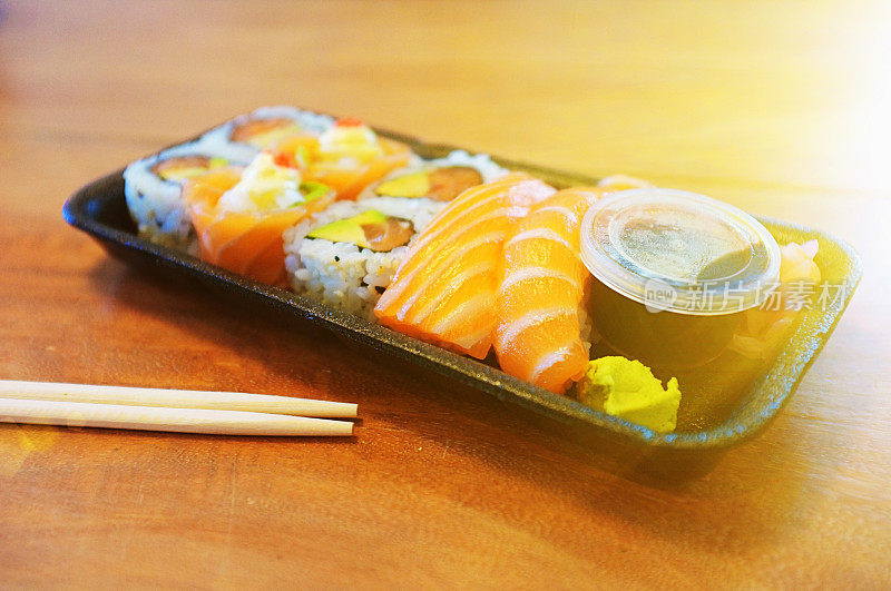 寿司，日本菜，外卖，三文鱼，生的，亚洲菜，餐，