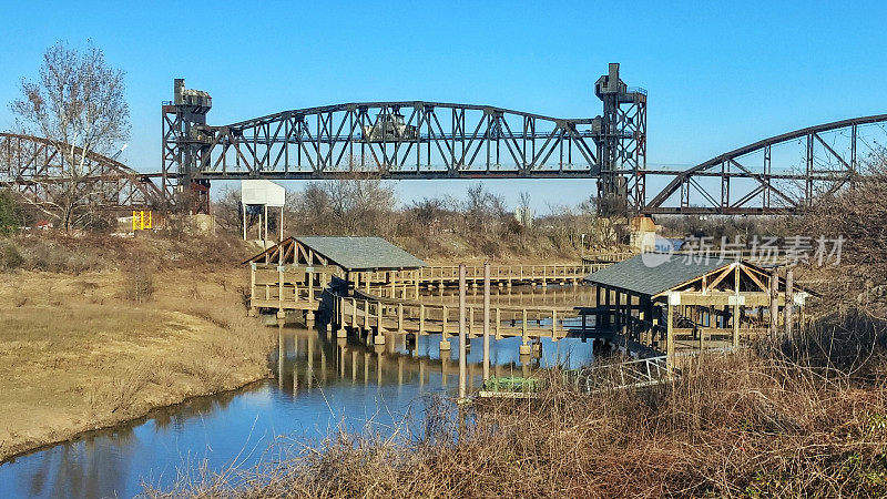 克林顿总统公园步行桥，湿地保护区，阿肯色州小石城